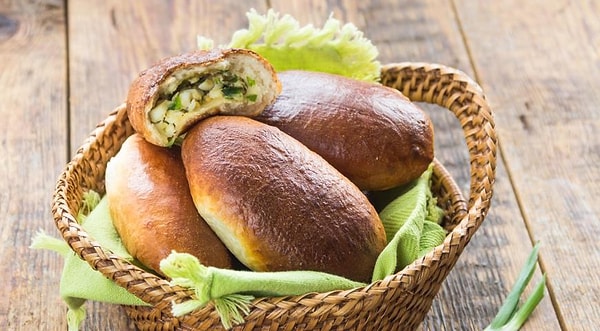 9. Пирожки с яйцами и зеленым луком