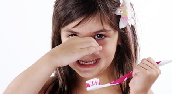 3. Неприятный запах изо рта