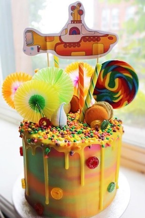 6. В продолжение музыкальной темы - торт, посвященный песне Beatles "Yellow Submarine".