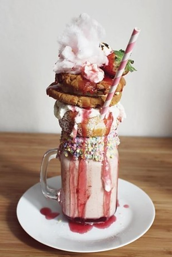 8. Кроме того, Лили делает вот такие сумасшедшие милкшейки!