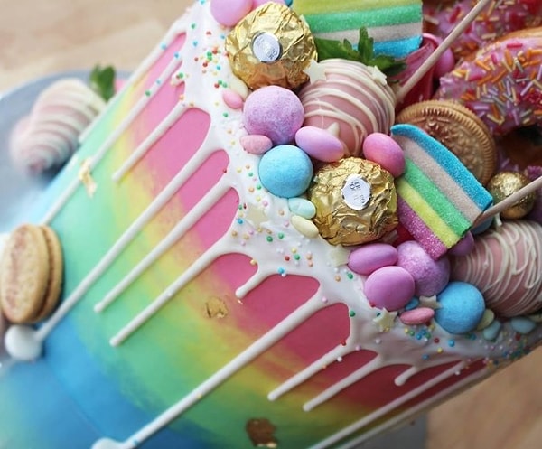 9. Так что если вы когда-нибудь отправитесь в Глазго, мы советуем вам попробовать торты и коктейли от Лили.