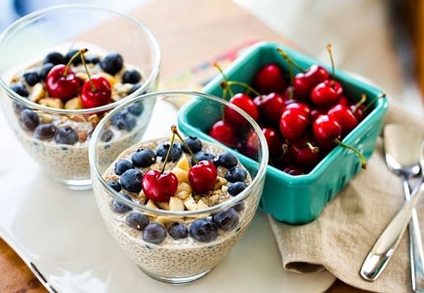 3. Утренний десерт с ягодами и семенами Чиа