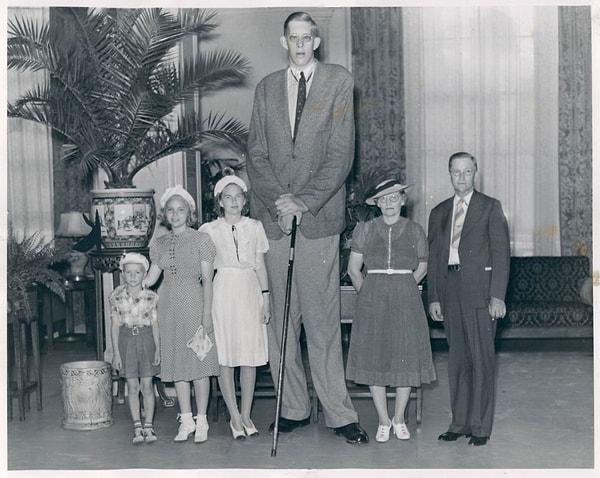 16. En uzun insan Robert Wadlow: 2.72 m