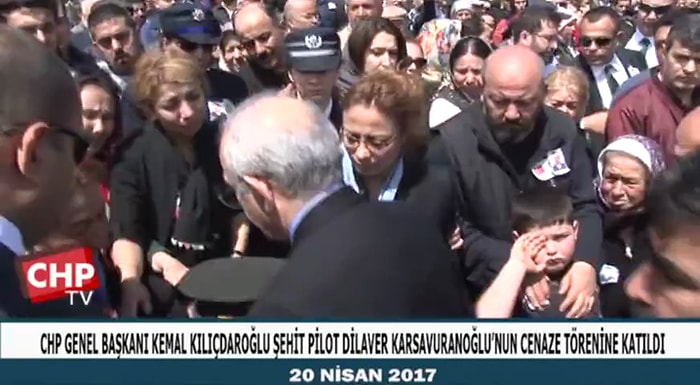 Tunceli'de Şehit Olan Pilotun Oğlu Kılıçdaroğlu'na Sarılıp Ağladı: 'Babam Sizi Çok Severdi'