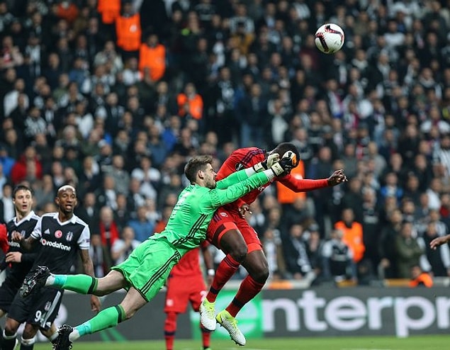 90' | Maçın normal süresi 2-1 bitti. Uzatma dakikaları oynanacak.