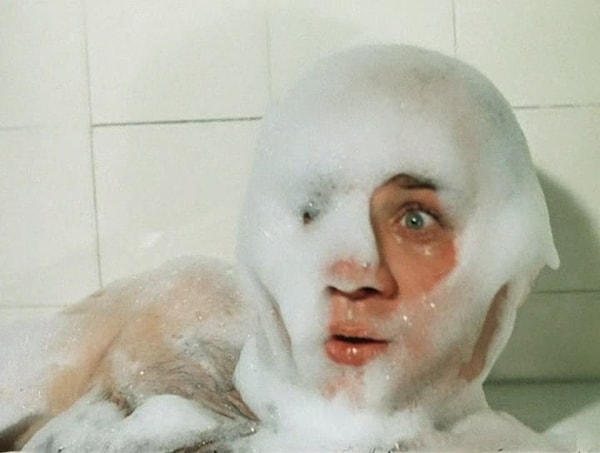 10. Ну и последнее: вы когда-нибудь справляли в ванной нужду? 🙈