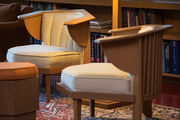 11. ... а также стильные дизайнерские стулья: