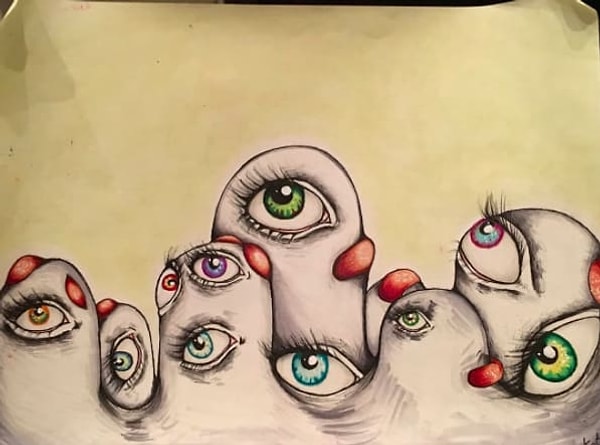 7. Иногда она видит глаза без тела.