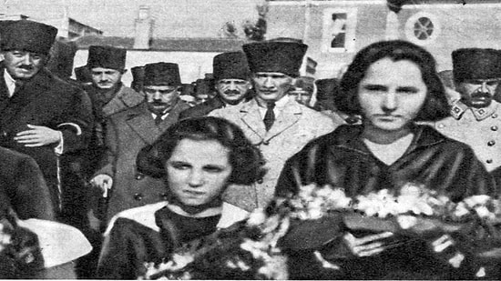 TSK'dan 23 Nisan'a Özel Video: 'Küçük Hanımlar ve Küçük Beyler'