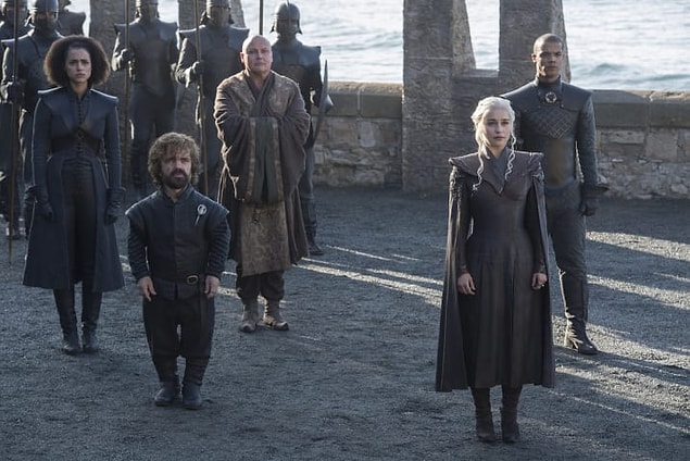 15. Ve Daenerys yine sağ kolum dediği insanlarla birlikte.