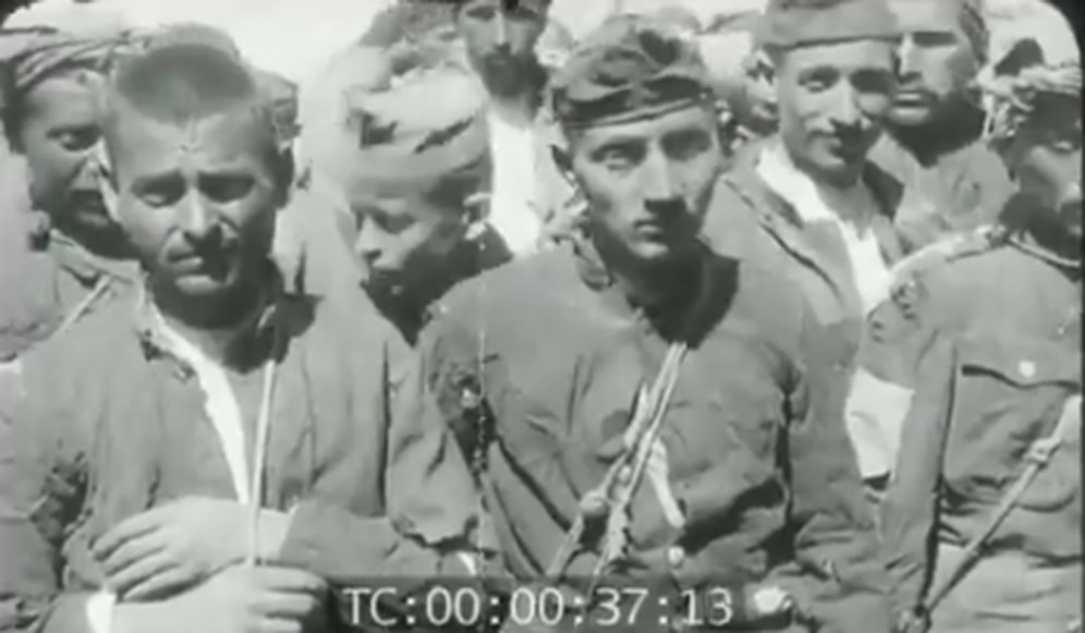 1923 Yılından Görüntülerle, Yunanlar Tarafından Esir Alınan Türklerin İzmir'e Dönüşü ve Yanmış Sokaklar