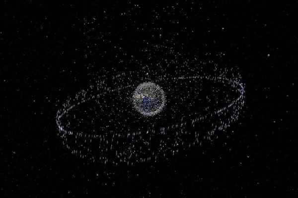 Yapılması gereken çok açık, artık kullanılmayan uyduları geri Dünya'ya getirmek.