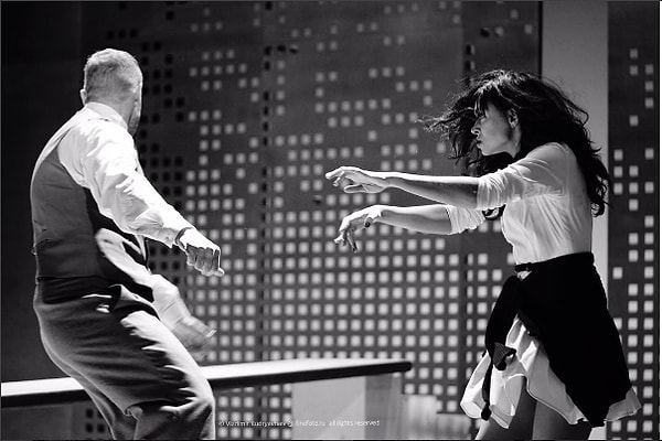 1. В тот день актриса находилась на премьере спектакля «Салемские ведьмы» в Театре на Малой Бронной.