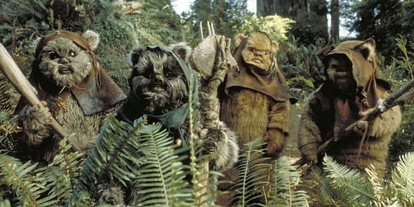 36. "Jedi'ın Dönüşü" filminin tamamında yer alsalar da, Ewoklar hiçbir zaman sesli konuşmuyorlar.