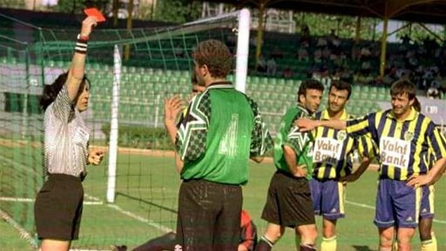 95 yılında bir ilki daha başarıyor ve FİFA kokartı alıyor...