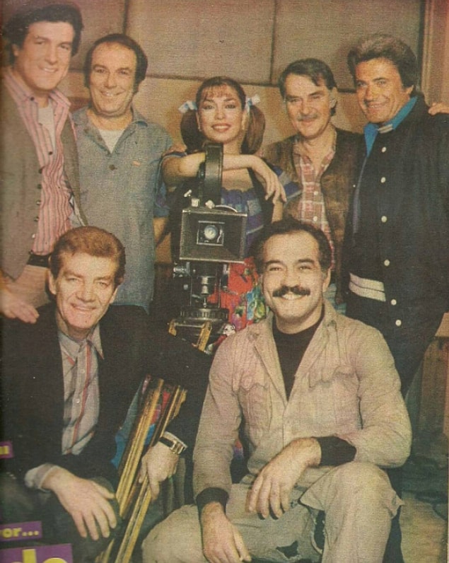 10. İzzet Günay, Orhan Günsiray, Selma Güneri, Eşref Kolçak, Cüneyt Arkın, Ekrem Bora ve Fikret Hakan 1981 yapımı Unutulmayanlar filminin setinde.