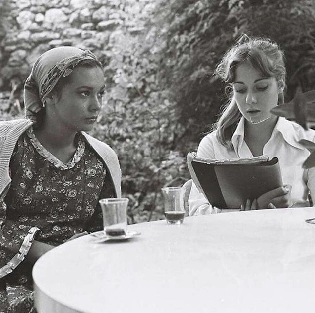 Sevda Aktolga ve Itır Esen Şaban Oğlu Şaban film setinde (1977).