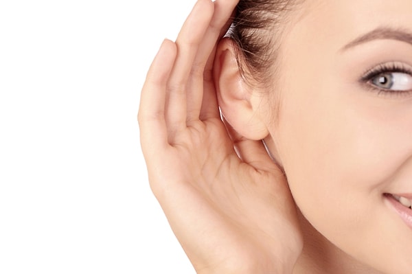 1. Он делает комплименты только твоей внешности