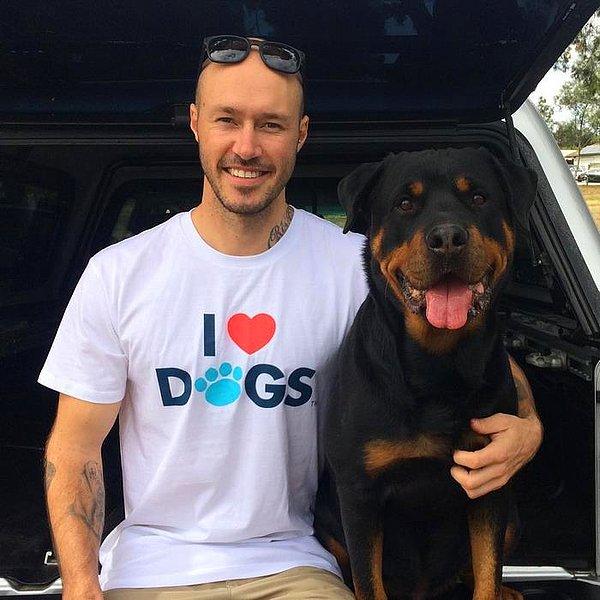Hayatını köpeklere adayan adam bir gün kendi köpek kurtarma organizasyonunu başlatmak istiyor.