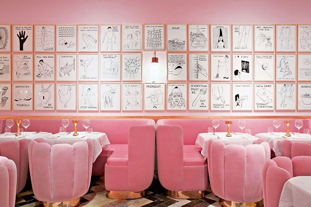 9. Londra'daki bir restoranın bol pembeli tasarımı.