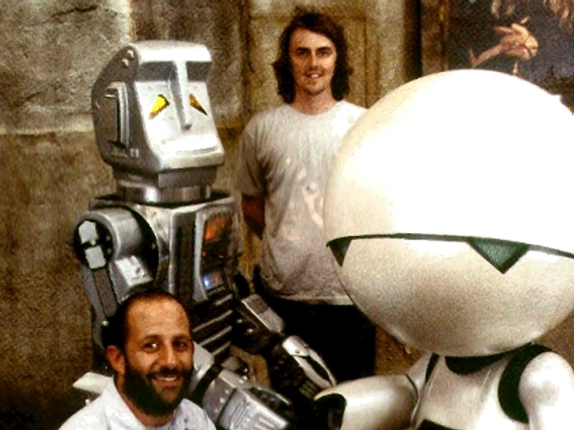 5. Evrensel Veri Tabanı: Otostopçunun Galaksi Rehberi (1981) / Vikipedi - 2001