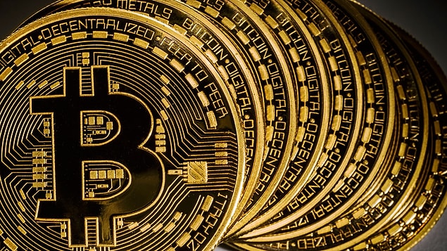 4. Satoshi Nakamoto, the founder of Bitcoin has 1 million Bitcoins. That's $ 1.1 billion.