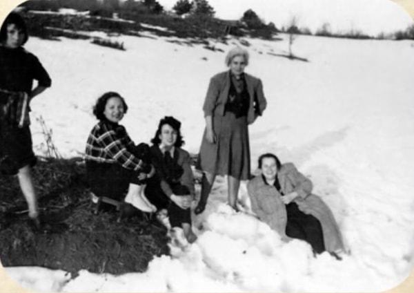 9. Kar kış demeden tayyörleri, topuklu ayakkabıları ve fönlü saçları ile Uludağ’da soluğu alan bakımlı kadınlarımıza soğuk hiç işlemiyor sanki...