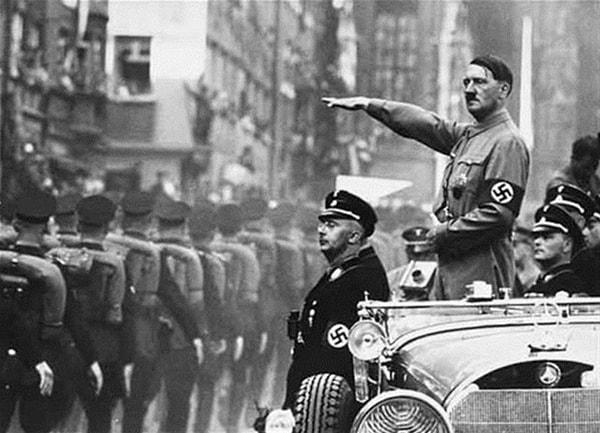 Ve her şeyden önemlisi, eğer Führer'in hayatı tehlikeye girerse, Nazilerin imdâdına kimselerin erişemeyeceği bu üs koşacaktı.