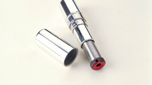 5. Помада-пистолет, известная как “поцелуй смерти”