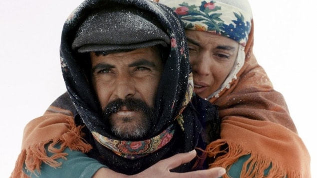 Tarık Akan, sahne gereği atı öldürecek ve donmamak için atın içine girecekmiş.