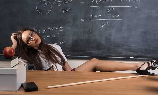 11. Вы любите порно "Учитель-ученица"!