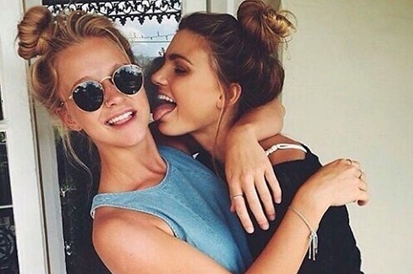 12. Вы любите лезбийский секс!