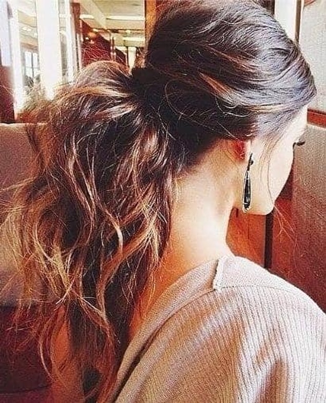 10. Dağınık ama seksi bir at kuyruğu da harika görünüyor.