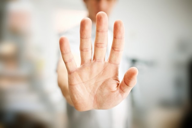 1. STOP’un S’si, akronimin kendisi gibi "Stop”. Ne olursa olsun, önce dur.
