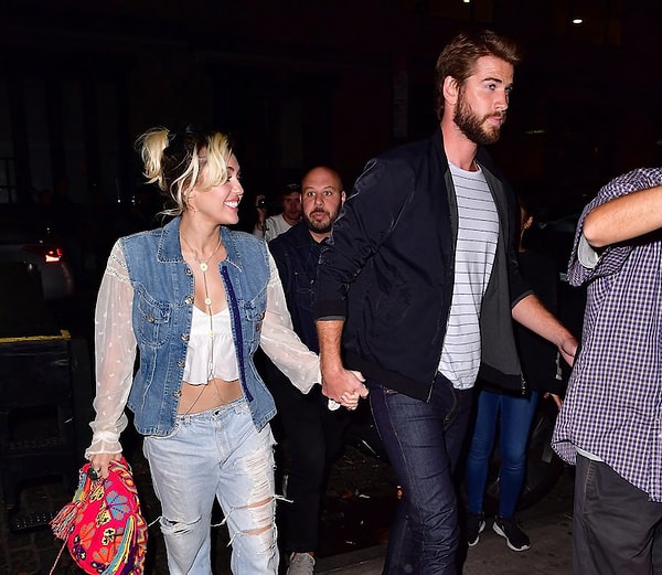 11. Все, что оставалось преданным фанатам, - это скрестить пальцы в надежде однажды снова увидеть эти прекрасные темные локоны.