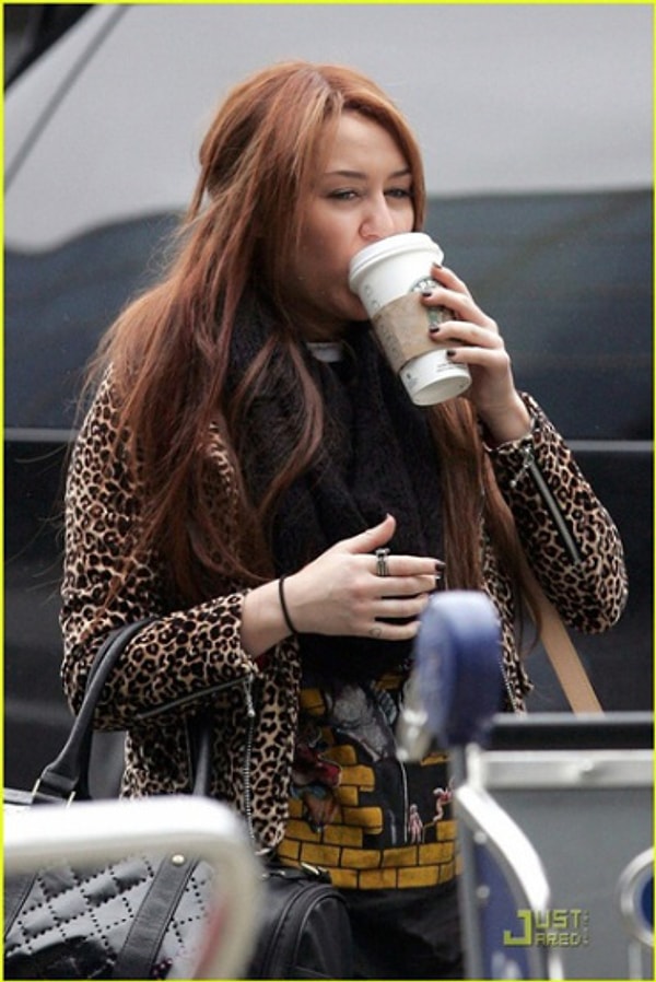 14. Можете представить себе Майли с длинными темными волосами, но все с тем же необычным стилем, как сейчас?