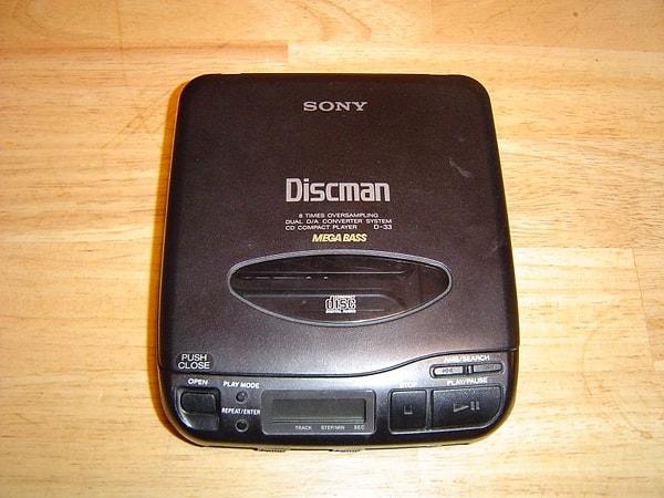 12. Sadece CD çalan Discman'i teknolojinin geldiği son nokta zannetmek