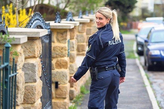 She is a 31-year-old police officer from Dresden, Germany. 🚔
