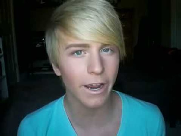 2. В 2008 году в возрасте 16 лет парень он зарегистрировался на YouTube