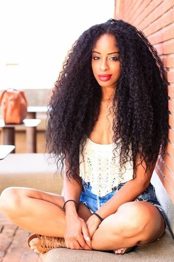 11. Старайтесь не сушить волосы феном и не использовать слишком много "химии" в уходе за ними.