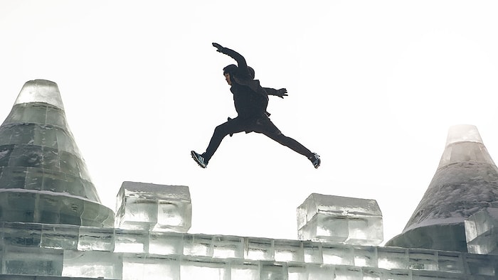 -25 Derecede Muhteşem Serbest Koşusuyla Buz Şehrine Meydan Okuyan Adam