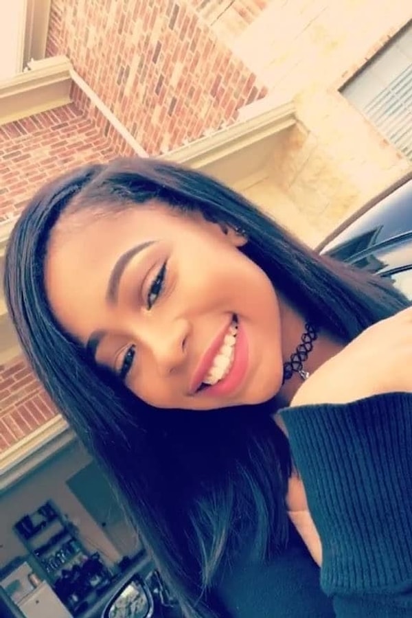 1. Это Кейтлан, старшеклассница из Хьюстона.