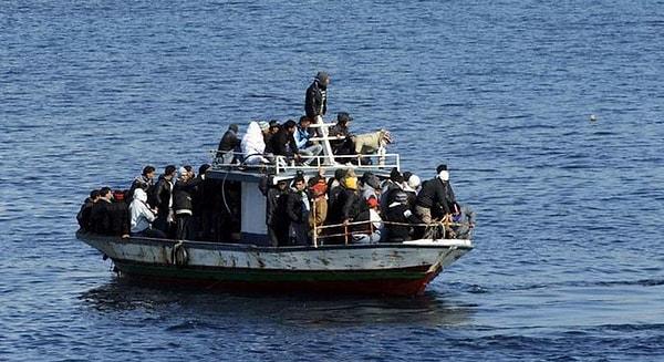 Ege Denizi’nin Midilli açıklarında önceki gün mültecileri taşıyan bir tekne daha sulara gömüldü.