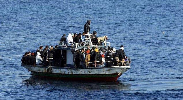Ege Denizi’nin Midilli açıklarında önceki gün mültecileri taşıyan bir tekne daha sulara gömüldü.