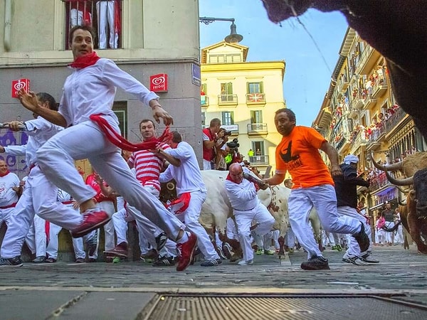 8. Быть преследуемым