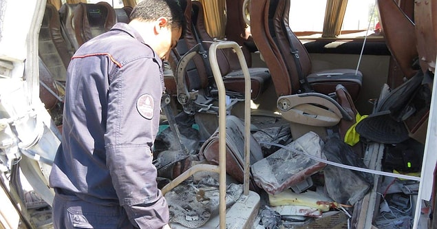 Olaya, çantanın içindeki zaman ayarlı el yapımı patlayıcının neden olduğunu belirleyen ekipler, öğrencilerin ve servis şoförünün ifadesine başvurdu.