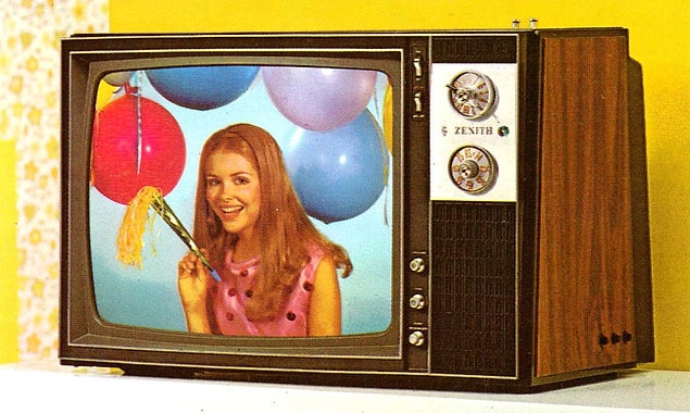 8. ABD'deki ilk renkli televizyon yayınıyla Türkiye'deki ilk renkli televizyon yayını arasında kaç yıl vardır?