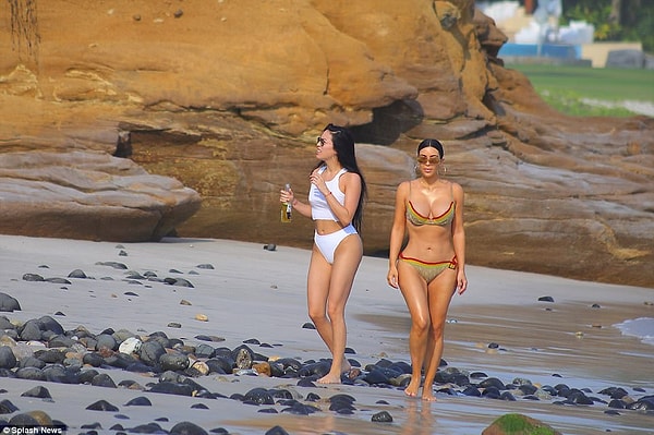 13. Ким регулярно ходит в зал, чтобы не терять формы!