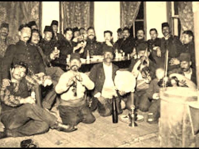 Kuşağına bakıp onun kim olduğunu anlayanlar önce bir işaret çakıyormuş.