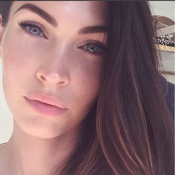 3. Другие считают, что красота модели искусственная, и если девушки чем и похожи, то тем, что обе неоднократно ложились под нож хирурга